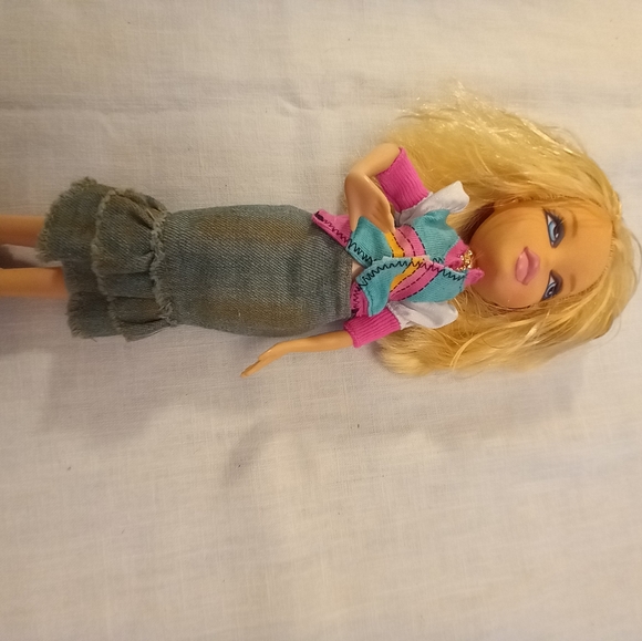 Vtg 2001 MGA Dancing Chloe Bratz Doll Short Hair Full Figure - Picture 5 of 6